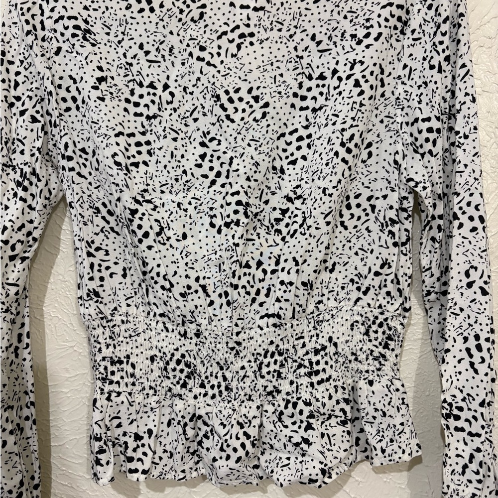 Japna Black and White long sleeves  Patterned Blouse elastic waist - Picture 6 of 7